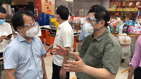 Hình ảnh áo Thủ tướng đẫm mồ hôi chỉ đạo chống dịch đánh thức chúng tôi nỗ lực cống hiến - Ảnh 2. Hình ảnh áo Thủ tướng đẫm mồ hôi chỉ đạo chống dịch đánh thức chúng tôi nỗ lực cống hiến - Ảnh 2.