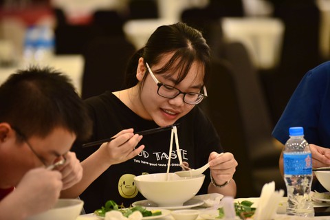 Phở đậm tình tặng y bác sĩ ngày rời TP.HCM - Ảnh 2. Phở đậm tình tặng y bác sĩ ngày rời TP.HCM - Ảnh 2.