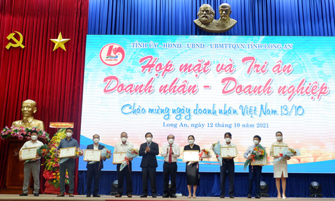Long An tổ chức tri ân doanh nhân trong ngày sáng láng trở lại sau dịch - Ảnh 1. Long An tổ chức tri ân doanh nhân trong ngày sáng láng trở lại sau dịch - Ảnh 1.