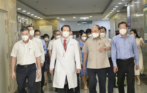 Chủ tịch nước Nguyễn Xuân Phúc thăm Bệnh viện Nhi đồng TP.HCM - Ảnh 2. Chủ tịch nước Nguyễn Xuân Phúc thăm Bệnh viện Nhi đồng TP.HCM - Ảnh 2.