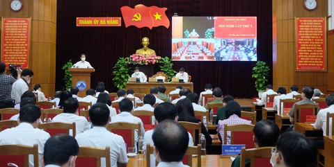 Bí thư Đà Nẵng: Chuẩn bị tổ chức tốt việc tiêm vắc xin cho trẻ 12 - 17 tuổi - Ảnh 1. Bí thư Đà Nẵng: Chuẩn bị tổ chức tốt việc tiêm vắc xin cho trẻ 12 - 17 tuổi - Ảnh 1.