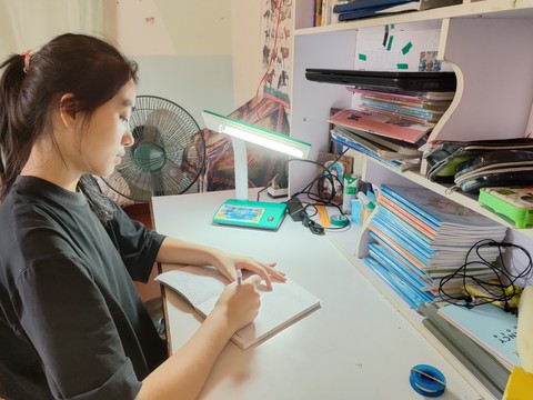 Con biết từ đây mình mồ côi rồi, phải tự lo liệu cuộc đời... - Ảnh 2. Con biết từ đây mình mồ côi rồi, phải tự lo liệu cuộc đời... - Ảnh 2.