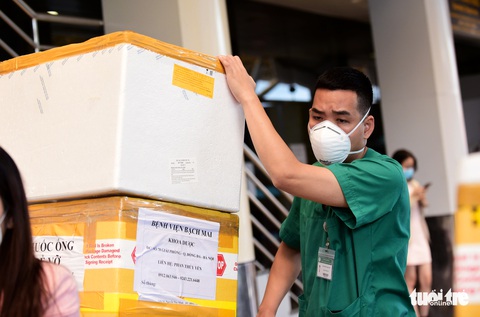 Lực lượng chi viện lưu luyến rơi nước mắt ngày chia tay TP.HCM - Ảnh 3. Lực lượng chi viện lưu luyến rơi nước mắt ngày chia tay TP.HCM - Ảnh 3.