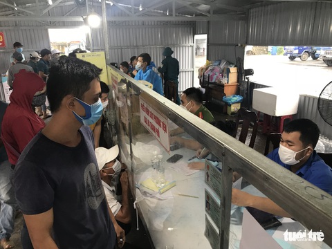 Đà Nẵng bỏ yêu cầu người về từ Quảng Nam phải có giấy xét nghiệm âm tính - Ảnh 2. Đà Nẵng bỏ yêu cầu người về từ Quảng Nam phải có giấy xét nghiệm âm tính - Ảnh 2.