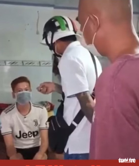 Đề nghị xử phạt nhóm đến nhà tát người, quay video tung lên mạng - Ảnh 2. Đề nghị xử phạt nhóm đến nhà tát người, quay video tung lên mạng - Ảnh 2.