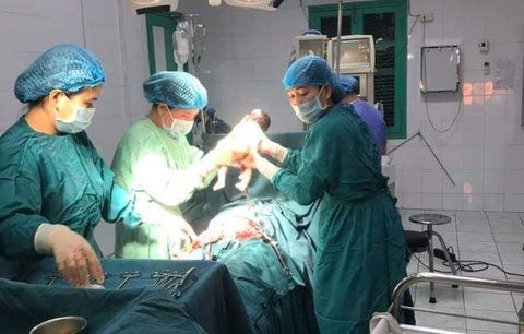 Sản phụ 11 tuổi sinh con có đúng là… 11 tuổi? - Ảnh 1. Sản phụ 11 tuổi sinh con có đúng là… 11 tuổi? - Ảnh 1.