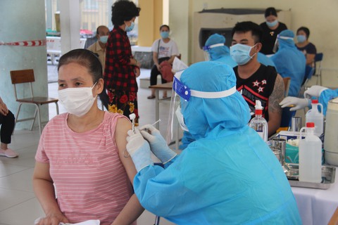 Cần Thơ tiêm 500.000 liều vắc xin Vero Cell đồng loạt tại 9 quận, huyện - Ảnh 1. Cần Thơ tiêm 500.000 liều vắc xin Vero Cell đồng loạt tại 9 quận, huyện - Ảnh 1.