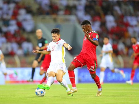 Bị thổi 2 quả 11m, Việt Nam thua Oman 1-3 ở vòng loại World Cup 2022 - Ảnh 2. Bị thổi 2 quả 11m, Việt Nam thua Oman 1-3 ở vòng loại World Cup 2022 - Ảnh 2.