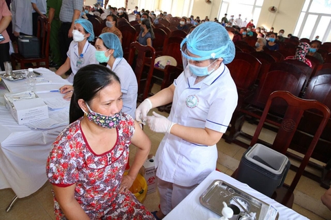 Hà Nam, Ninh Bình tiêm chủng nhanh đạt miễn dịch cộng đồng để sớm quay lại bình thường mới - Ảnh 2. Hà Nam, Ninh Bình tiêm chủng nhanh đạt miễn dịch cộng đồng để sớm quay lại bình thường mới - Ảnh 2.
