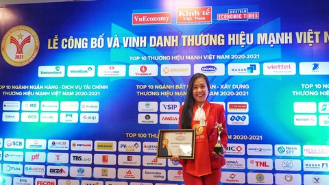 Techcombank được vinh danh trong Top 10 thương hiệu mạnh Việt Nam 2021 - Ảnh 1. Techcombank được vinh danh trong Top 10 thương hiệu mạnh Việt Nam 2021 - Ảnh 1.