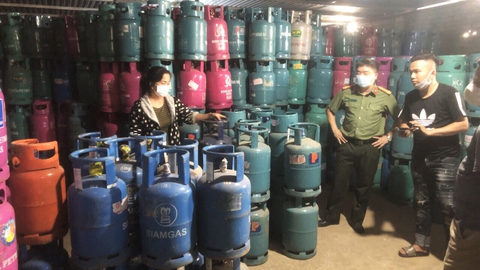 Hải Dương triệt xóa cơ sở sang chiết hàng trăm tấn gas lậu - Ảnh 1. Hải Dương triệt xóa cơ sở sang chiết hàng trăm tấn gas lậu - Ảnh 1.