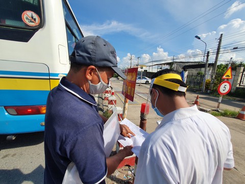 Ngày đầu thí điểm vận tải hành khách liên tỉnh: Các tỉnh miền Tây vẫn chờ ‘xin ý kiến’ - Ảnh 1. Ngày đầu thí điểm vận tải hành khách liên tỉnh: Các tỉnh miền Tây vẫn chờ ‘xin ý kiến’ - Ảnh 1.
