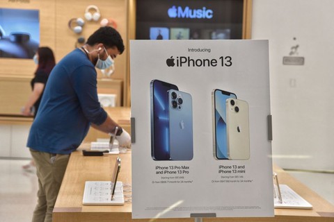 Bloomberg: Thiếu chip toàn cầu, Apple có thể giảm sản lượng iPhone 13 - Ảnh 1. Bloomberg: Thiếu chip toàn cầu, Apple có thể giảm sản lượng iPhone 13 - Ảnh 1.