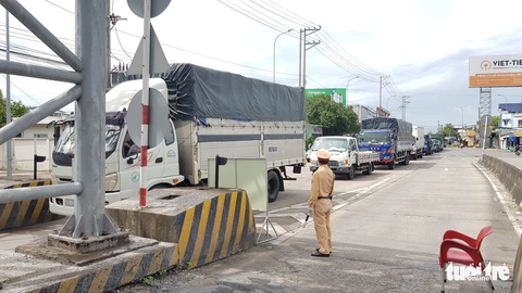 Doanh nghiệp bức xúc vì đã tiêm vắc xin và có giấy âm tính vẫn kêu… test lại - Ảnh 1. Doanh nghiệp bức xúc vì đã tiêm vắc xin và có giấy âm tính vẫn kêu… test lại - Ảnh 1.