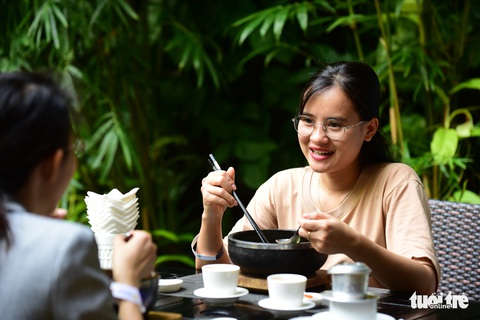Tiệc phở tiếp thêm động lực cho đoàn chi viện TP.HCM - Ảnh 8. Tiệc phở tiếp thêm động lực cho đoàn chi viện TP.HCM - Ảnh 8.