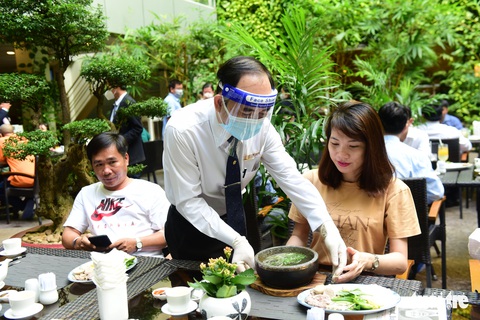 Tiệc phở tiếp thêm động lực cho đoàn chi viện TP.HCM - Ảnh 1. Tiệc phở tiếp thêm động lực cho đoàn chi viện TP.HCM - Ảnh 1.