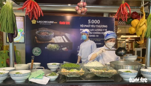 Tiệc phở tiếp thêm động lực cho đoàn chi viện TP.HCM - Ảnh 12. Tiệc phở tiếp thêm động lực cho đoàn chi viện TP.HCM - Ảnh 12.