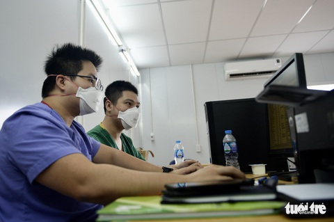 Cuộc bàn giao khi lá phổi sắp lành - Ảnh 3. Cuộc bàn giao khi lá phổi sắp lành - Ảnh 3.