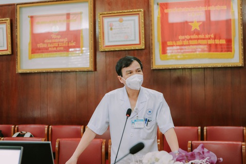 Doanh nghiệp dầu gió Singapore tặng nước rửa tay cho bệnh viện tuyến đầu - Ảnh 2. Doanh nghiệp dầu gió Singapore tặng nước rửa tay cho bệnh viện tuyến đầu - Ảnh 2.