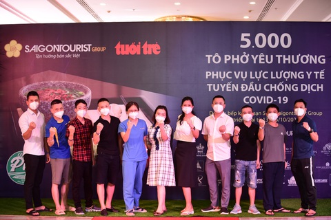 Phở như bữa cơm gia đình cho y bác sĩ xa nhà - Ảnh 2. Phở như bữa cơm gia đình cho y bác sĩ xa nhà - Ảnh 2.
