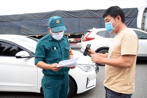 Đồng Nai cho người lao động đi ô tô cá nhân qua lại TP.HCM - Ảnh 1. Đồng Nai cho người lao động đi ô tô cá nhân qua lại TP.HCM - Ảnh 1.