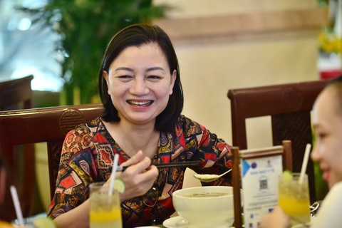Phở như bữa cơm gia đình cho y bác sĩ xa nhà - Ảnh 5. Phở như bữa cơm gia đình cho y bác sĩ xa nhà - Ảnh 5.