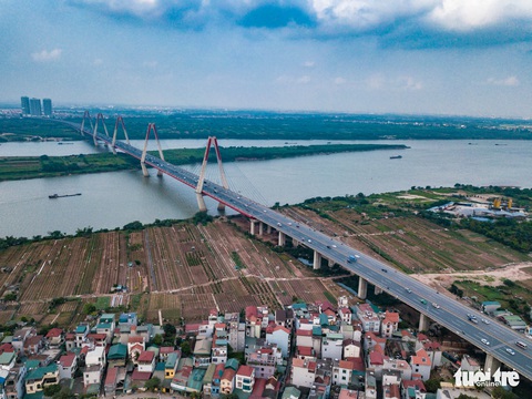 Thành phố trong thành phố’ ở Hà Nội: Chọn phía Bắc hay phía Tây để tự sống, hút đầu tư? - Ảnh 1. Thành phố trong thành phố’ ở Hà Nội: Chọn phía Bắc hay phía Tây để tự sống, hút đầu tư? - Ảnh 1.