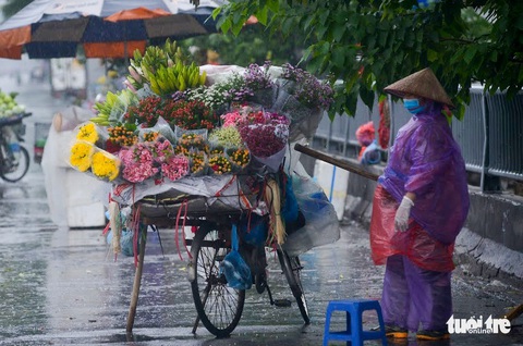 Bão vừa tan, miền Trung lại đón đợt mưa cực lớn, có nơi trên 600mm - Ảnh 1. Bão vừa tan, miền Trung lại đón đợt mưa cực lớn, có nơi trên 600mm - Ảnh 1.