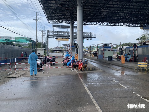 Trạm T2 vào An Giang bỏ test nhanh đối với tài xế đã tiêm vắc xin và có giấy âm tính - Ảnh 1. Trạm T2 vào An Giang bỏ test nhanh đối với tài xế đã tiêm vắc xin và có giấy âm tính - Ảnh 1.