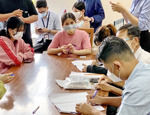 Phát tiền hỗ trợ đợt 3: Vẫn chờ hoàn thiện - Ảnh 1. Phát tiền hỗ trợ đợt 3: Vẫn chờ hoàn thiện - Ảnh 1.