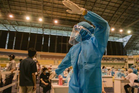Phương Thanh, Lê Minh cùng hơn 100 nghệ sĩ hát tri ân lực lượng tuyến đầu và tình nguyện viên - Ảnh 3. Phương Thanh, Lê Minh cùng hơn 100 nghệ sĩ hát tri ân lực lượng tuyến đầu và tình nguyện viên - Ảnh 3.