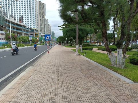 Người dân Nha Trang được tắm biển trở lại từ ngày 16-10 - Ảnh 2. Người dân Nha Trang được tắm biển trở lại từ ngày 16-10 - Ảnh 2.