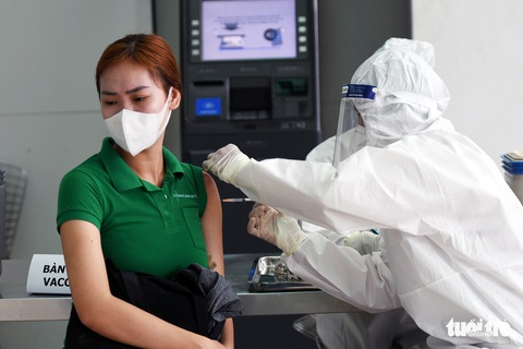 Đồng Nai tập trung cấp vắc xin cho doanh nghiệp để tiêm mũi 2 ngay cho công nhân - Ảnh 1. Đồng Nai tập trung cấp vắc xin cho doanh nghiệp để tiêm mũi 2 ngay cho công nhân - Ảnh 1.