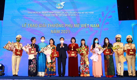Vinh danh phụ nữ vượt khó khởi nghiệp - Ảnh 1. Vinh danh phụ nữ vượt khó khởi nghiệp - Ảnh 1.