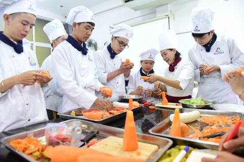 Đào tạo cao đẳng cho học sinh tốt nghiệp cấp 2: Phù hợp xu hướng thế giới! - Ảnh 1. Đào tạo cao đẳng cho học sinh tốt nghiệp cấp 2: Phù hợp xu hướng thế giới! - Ảnh 1.