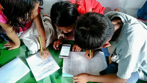 Những lưu ý khi học online bằng điện thoại để tránh phát nổ - Ảnh 1. Những lưu ý khi học online bằng điện thoại để tránh phát nổ - Ảnh 1.