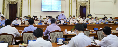 Khó khăn nhất đã qua, đến lúc sống chung với COVID-19 để phục hồi kinh tế - Ảnh 1. Khó khăn nhất đã qua, đến lúc sống chung với COVID-19 để phục hồi kinh tế - Ảnh 1.