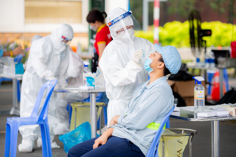 Vắc xin là điều kiện tiên quyết, xét nghiệm là then chốt - Ảnh 3. Vắc xin là điều kiện tiên quyết, xét nghiệm là then chốt - Ảnh 3.