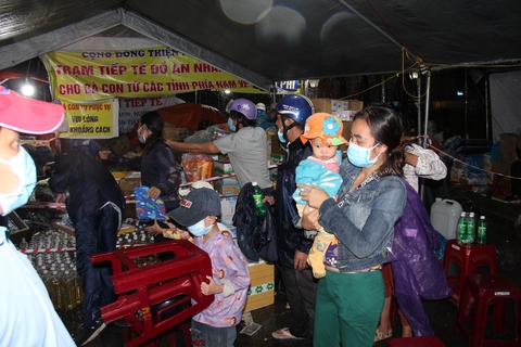 Chủ tịch UBND tỉnh Quảng Ngãi nói gì việc không hỗ trợ người dân lao động tự do? - Ảnh 2. Chủ tịch UBND tỉnh Quảng Ngãi nói gì việc không hỗ trợ người dân lao động tự do? - Ảnh 2.