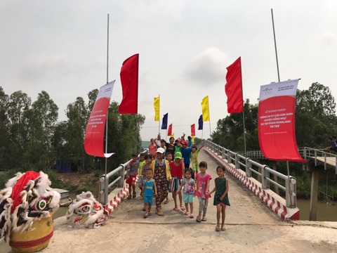 Nhà giáo Phan Thị Nhế được trao tặng Huân chương Lao động hạng ba - Ảnh 4. Nhà giáo Phan Thị Nhế được trao tặng Huân chương Lao động hạng ba - Ảnh 4.
