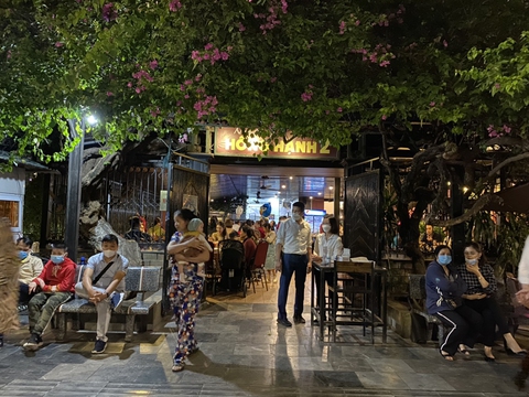 Thường trực UBND TP Hạ Long bất ngờ kiểm tra, tạm đình chỉ chức vụ chủ tịch phường - Ảnh 1. Thường trực UBND TP Hạ Long bất ngờ kiểm tra, tạm đình chỉ chức vụ chủ tịch phường - Ảnh 1.