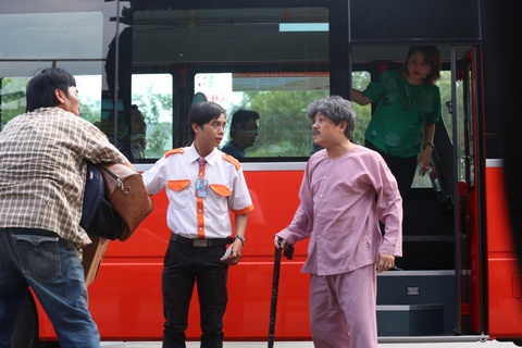 Trời ơi! Tức muốn chết: Chuyến xe của những số phận - Ảnh 3. Trời ơi! Tức muốn chết: Chuyến xe của những số phận - Ảnh 3.
