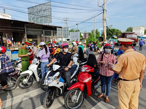 3 tỉnh đầu tiên ở miền Tây ban hành quy định việc đi lại, Sóc Trăng vẫn duy trì các chốt - Ảnh 1. 3 tỉnh đầu tiên ở miền Tây ban hành quy định việc đi lại, Sóc Trăng vẫn duy trì các chốt - Ảnh 1.
