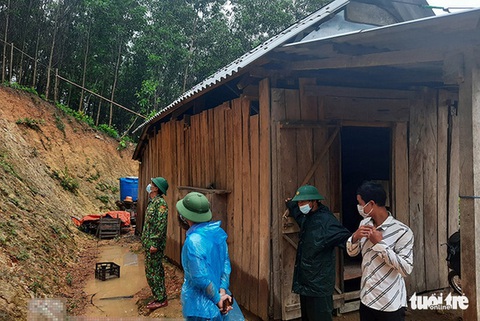 Toàn cảnh mưa lũ miền Trung đến chiều 17-10 - Ảnh 6. Toàn cảnh mưa lũ miền Trung đến chiều 17-10 - Ảnh 6.