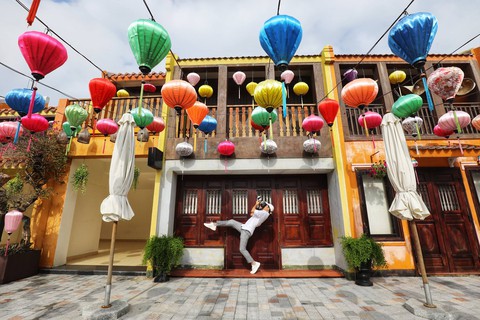 Khoai Lang Thang, Trần Đặng Đăng Khoa, Quỷ Cốc Tử... và MV Việt Nam những chuyến đi - Ảnh 2. Khoai Lang Thang, Trần Đặng Đăng Khoa, Quỷ Cốc Tử... và MV Việt Nam những chuyến đi - Ảnh 2.