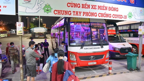Đi xe liên tỉnh, chỉ xét nghiệm người có triệu chứng và đến từ vùng nguy cơ rất cao - Ảnh 1. Đi xe liên tỉnh, chỉ xét nghiệm người có triệu chứng và đến từ vùng nguy cơ rất cao - Ảnh 1.