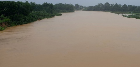 Miền Trung mưa như trút, nước lũ chia cắt nhiều tuyến đường, 3 người mất tích - Ảnh 11. Miền Trung mưa như trút, nước lũ chia cắt nhiều tuyến đường, 3 người mất tích - Ảnh 11.