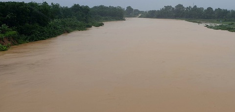 Toàn cảnh mưa lũ miền Trung đến chiều 17-10 - Ảnh 5. Toàn cảnh mưa lũ miền Trung đến chiều 17-10 - Ảnh 5.