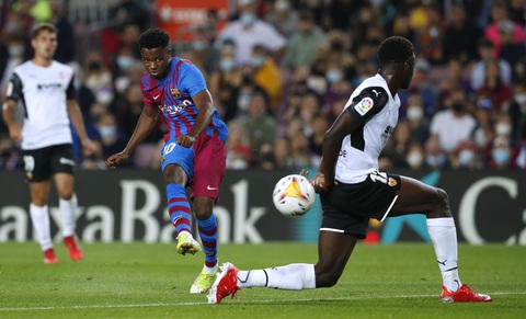 Tài năng trẻ Ansu Fati tỏa sáng giúp Barca ngược dòng hạ Valencia - Ảnh 2. Tài năng trẻ Ansu Fati tỏa sáng giúp Barca ngược dòng hạ Valencia - Ảnh 2.