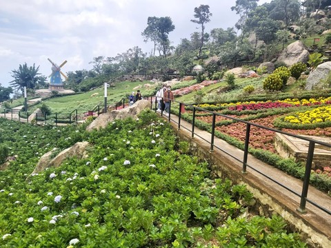Những du khách TP.HCM đầu tiên check-in Tây Ninh sau giãn cách - Ảnh 1. Những du khách TP.HCM đầu tiên check-in Tây Ninh sau giãn cách - Ảnh 1.